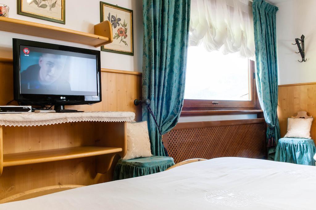 B&B Caldaraコルティーナ・ダンペッツォ 部屋 写真