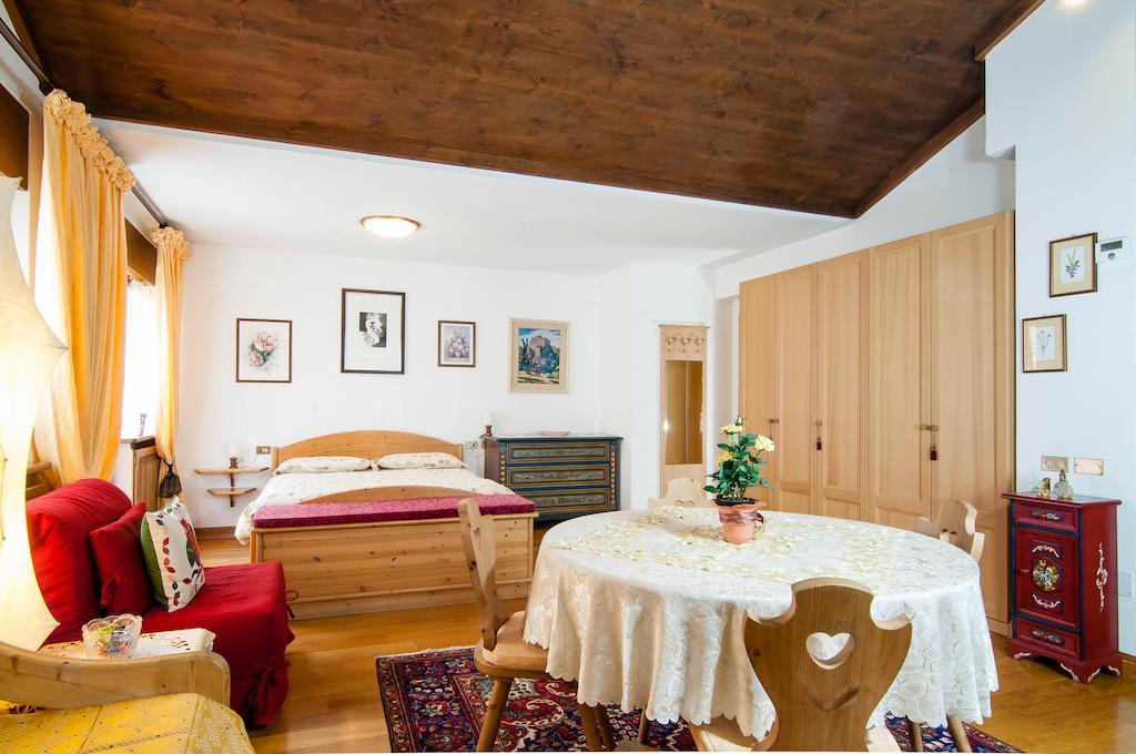B&B Caldaraコルティーナ・ダンペッツォ 部屋 写真